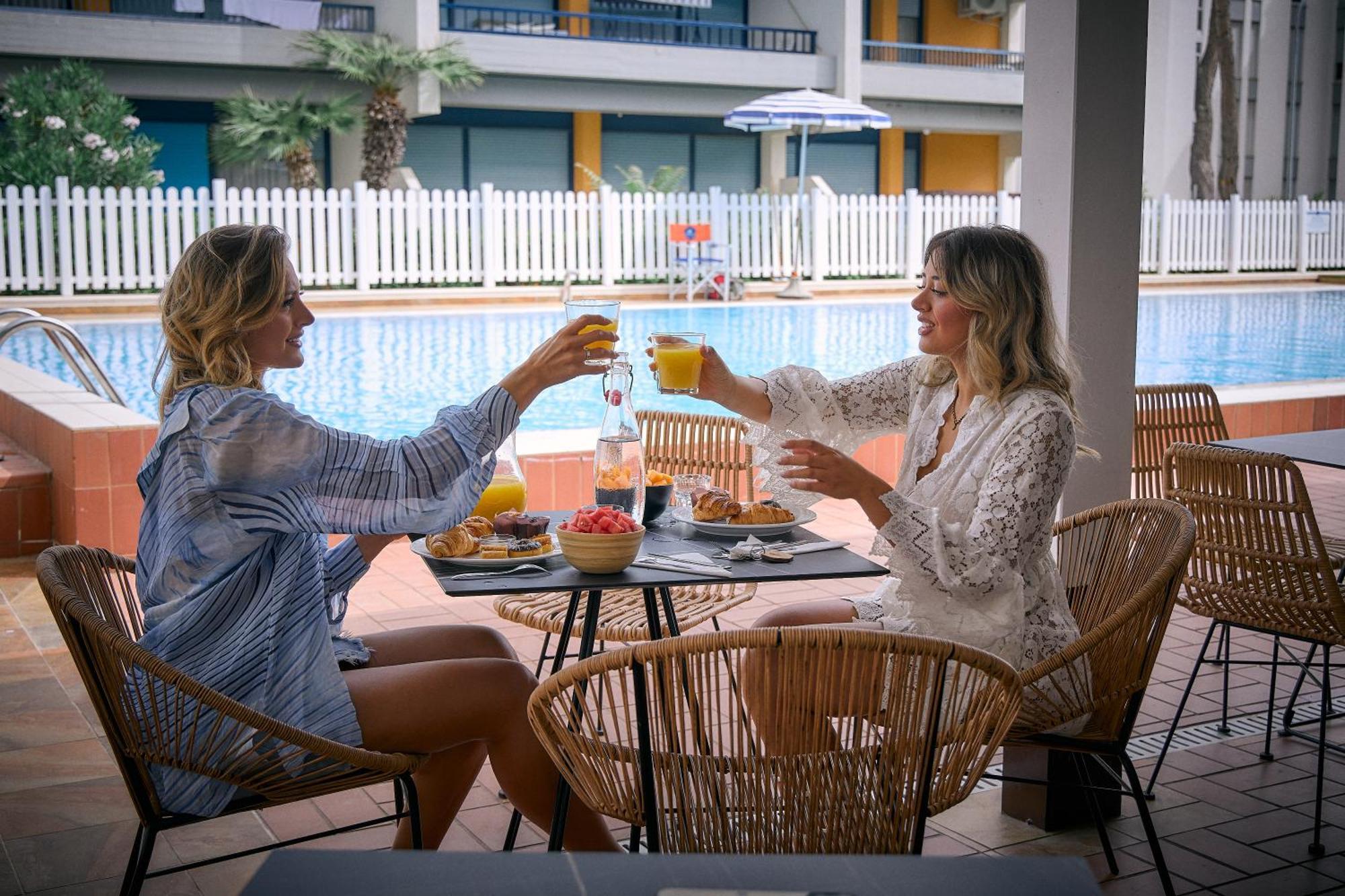 Hotel Club La Villa 马帝斯兹罗 外观 照片
