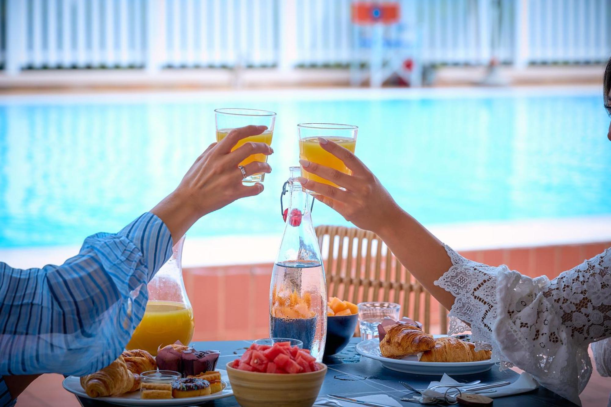Hotel Club La Villa 马帝斯兹罗 外观 照片