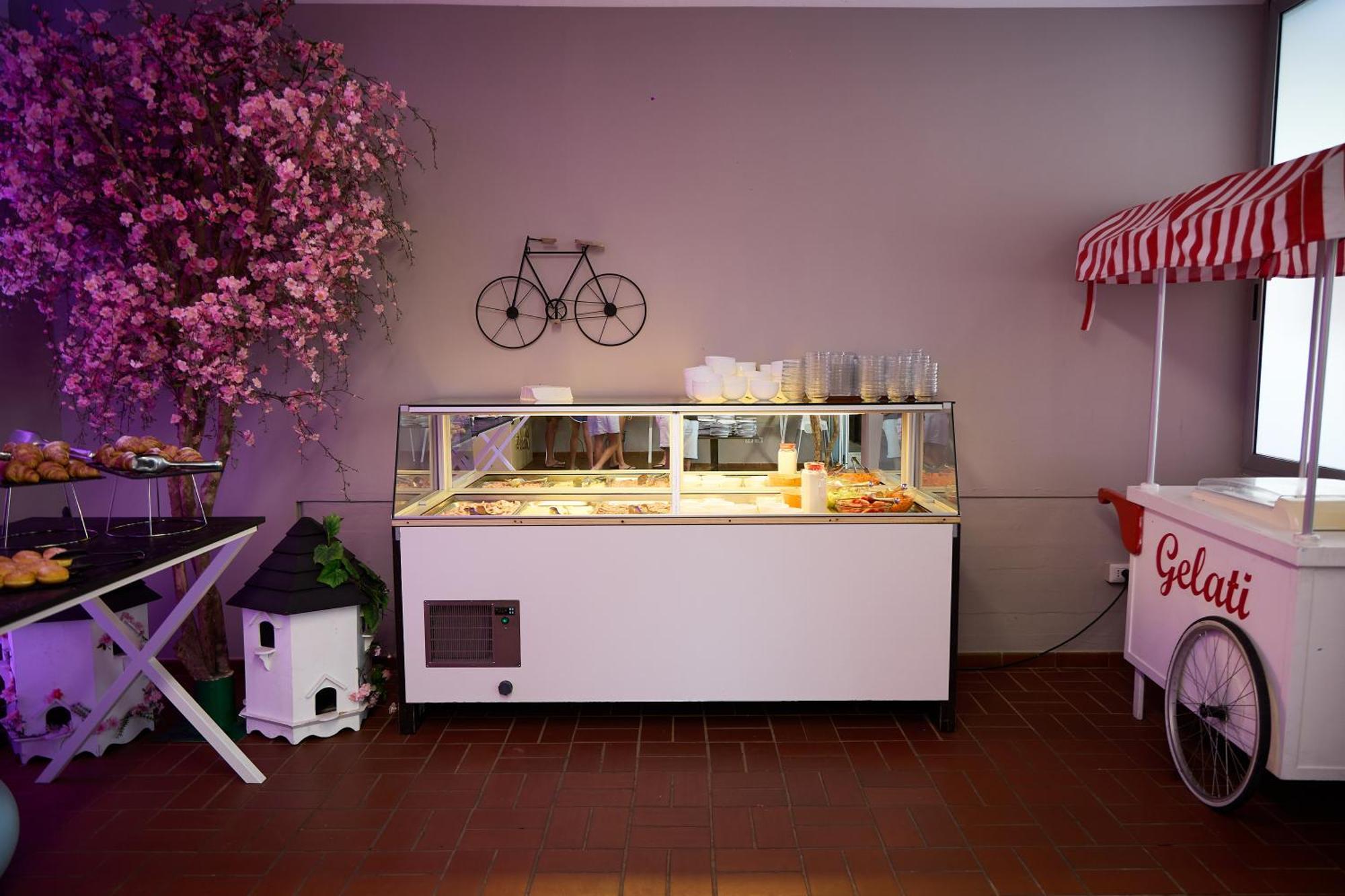 Hotel Club La Villa 马帝斯兹罗 外观 照片